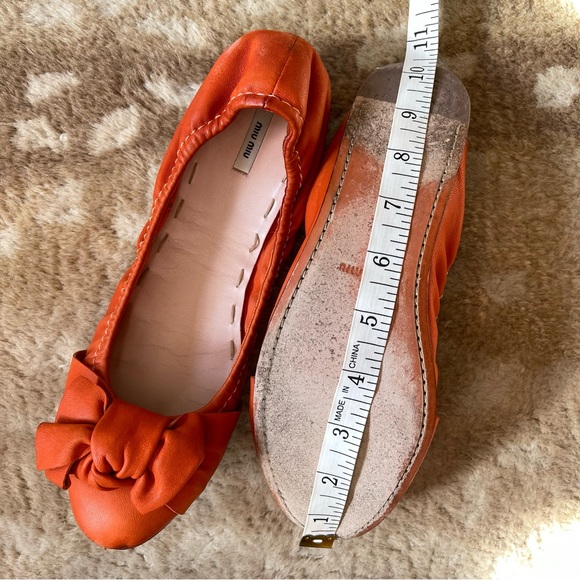 Miu Miu Leather Knotted Bow Elasticized Scrunch Ballet Flat In Orange Sz 38 1/2 - Picture 13 of 14